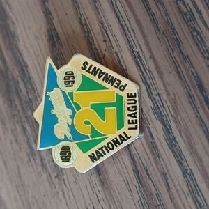 1990 Dodger 100th Unocal pin